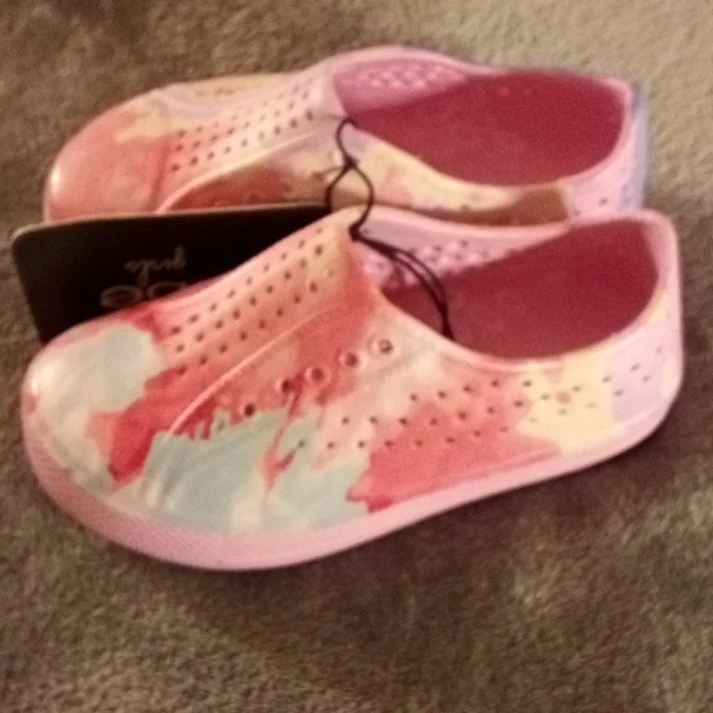 NEW BEBE SLIP ON SHOES GIRLS SIZE 5/6